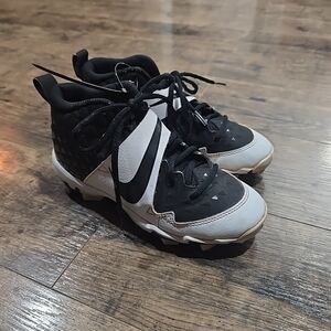 Nike boys sports cleats sz 3.5